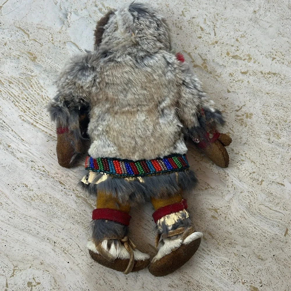 Vintage Handmade Inuit Style Fur & Beaded Doll Collectible Folk Art (FRAGILE) - Picture 6 of 13